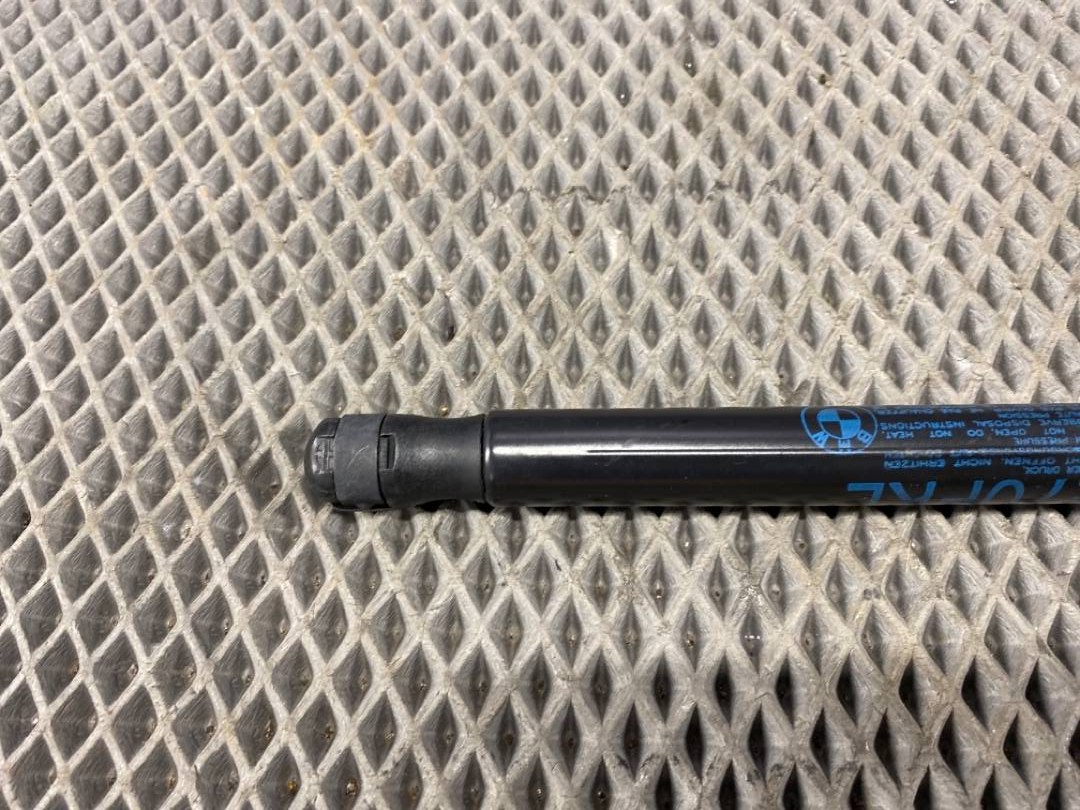 Амортизатор капота, 640 рублей, Красноярск