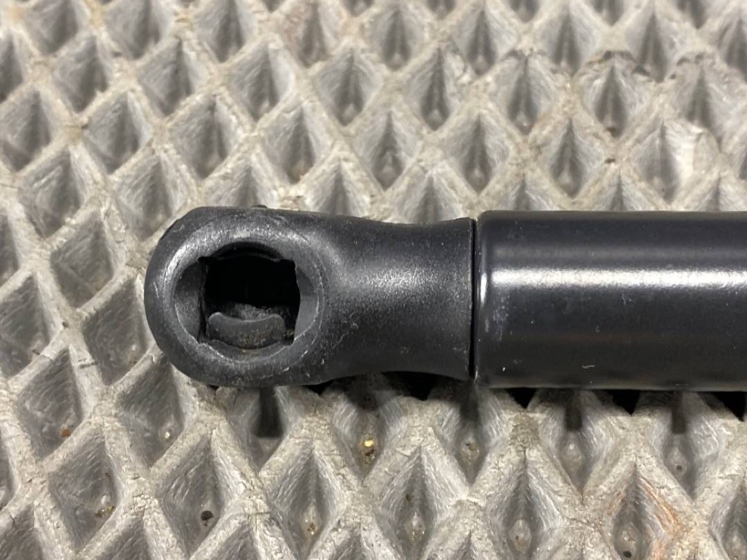 Амортизатор капота, 640 рублей, Красноярск