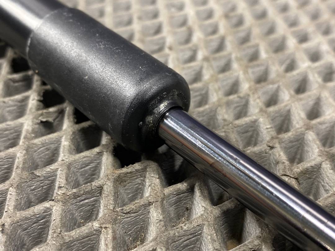 Амортизатор капота, 640 рублей, Красноярск