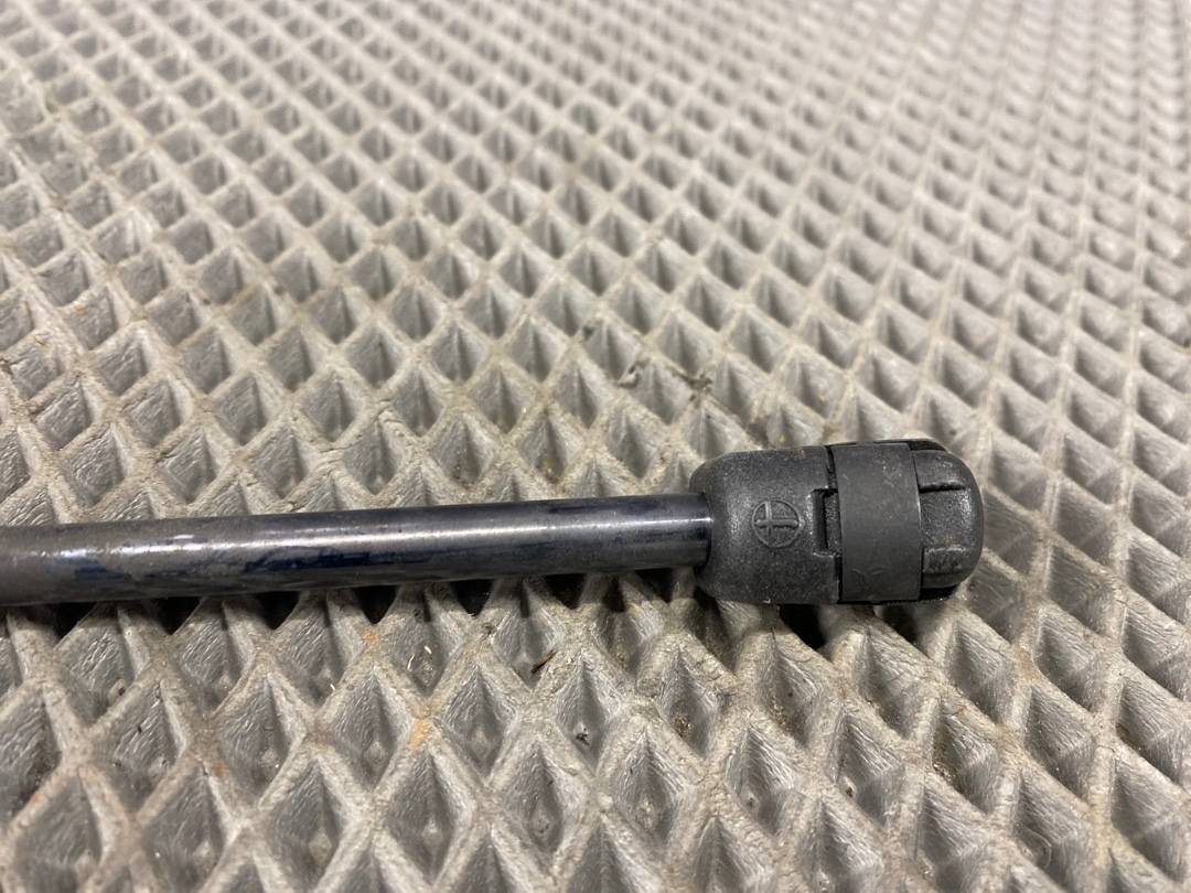 Амортизатор капота, 640 рублей, Красноярск