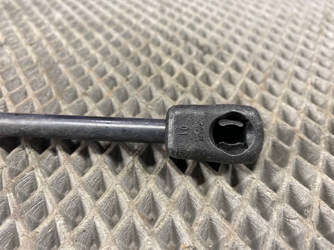 Амортизатор капота, 640 рублей, Красноярск