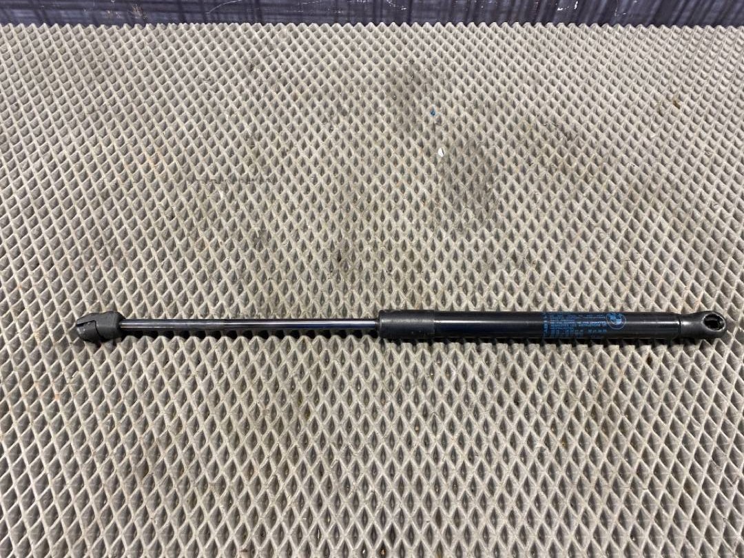 Амортизатор капота, 640 рублей, Красноярск