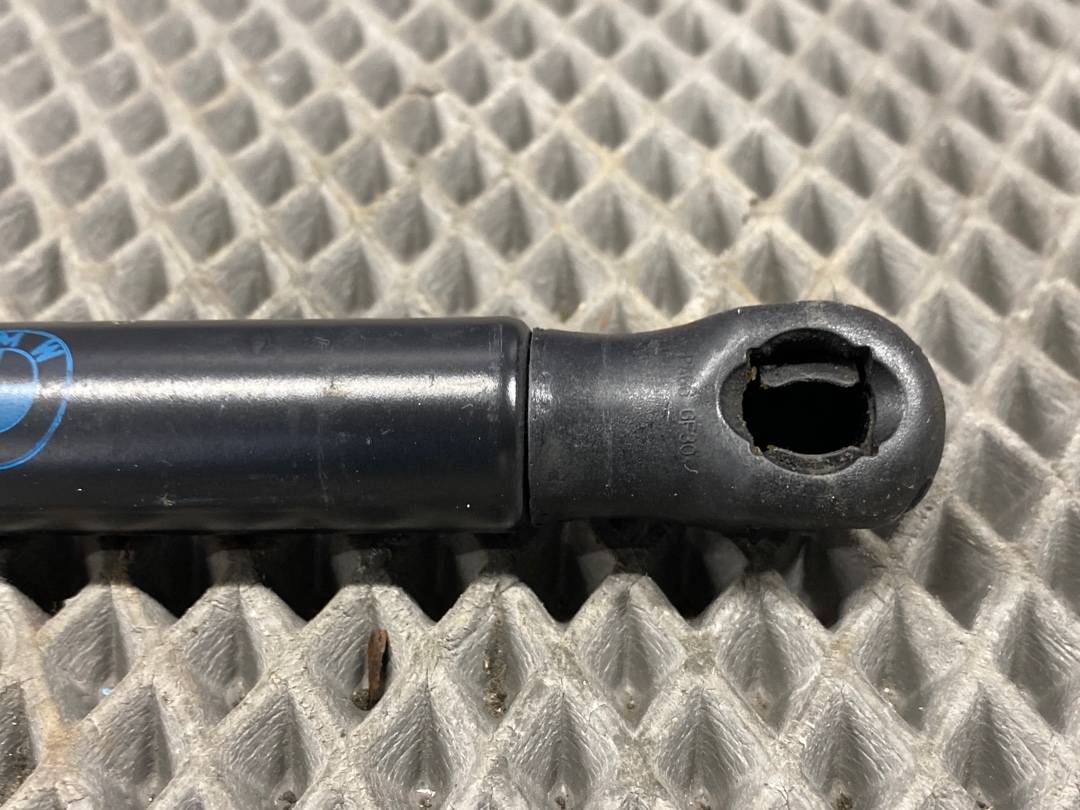 Амортизатор капота, 640 рублей, Красноярск