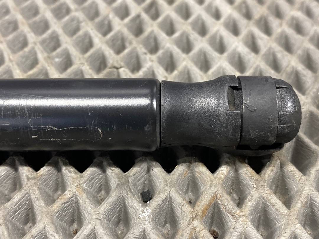 Амортизатор капота, 640 рублей, Красноярск