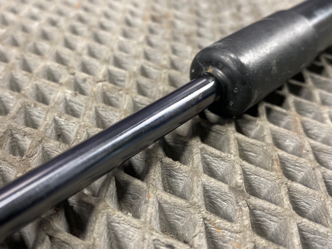 Амортизатор капота, 640 рублей, Красноярск