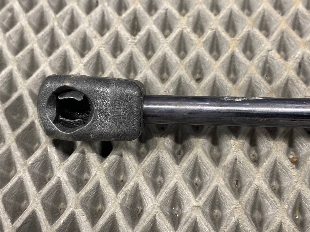 Амортизатор капота, 640 рублей, Красноярск