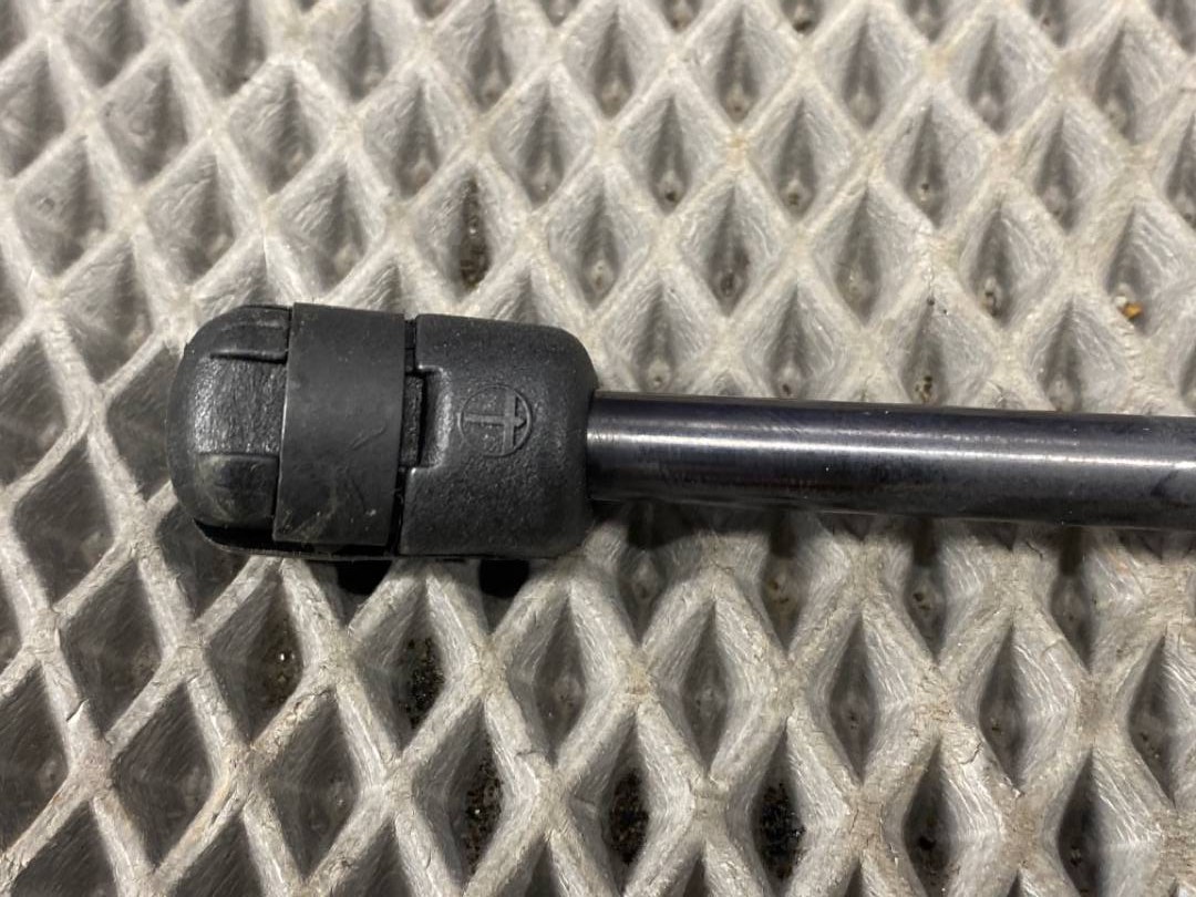 Амортизатор капота, 640 рублей, Красноярск