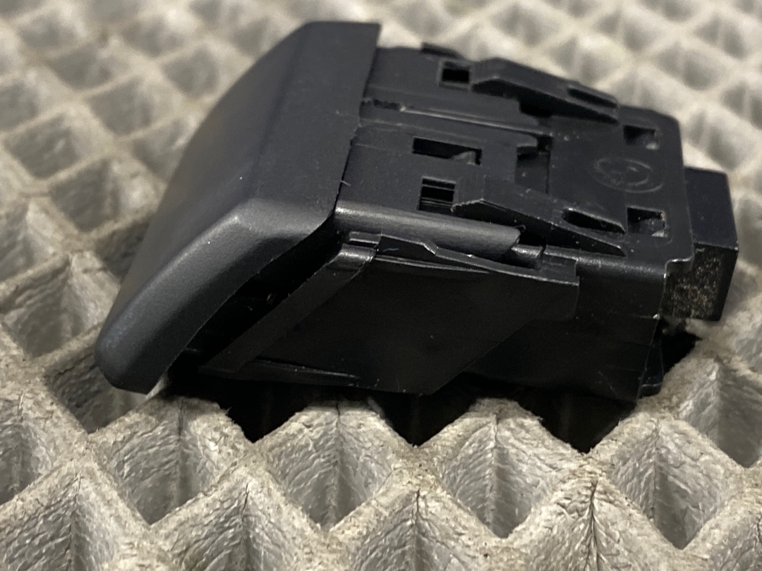 Кнопка открывания бардачка, 280 рублей, Красноярск