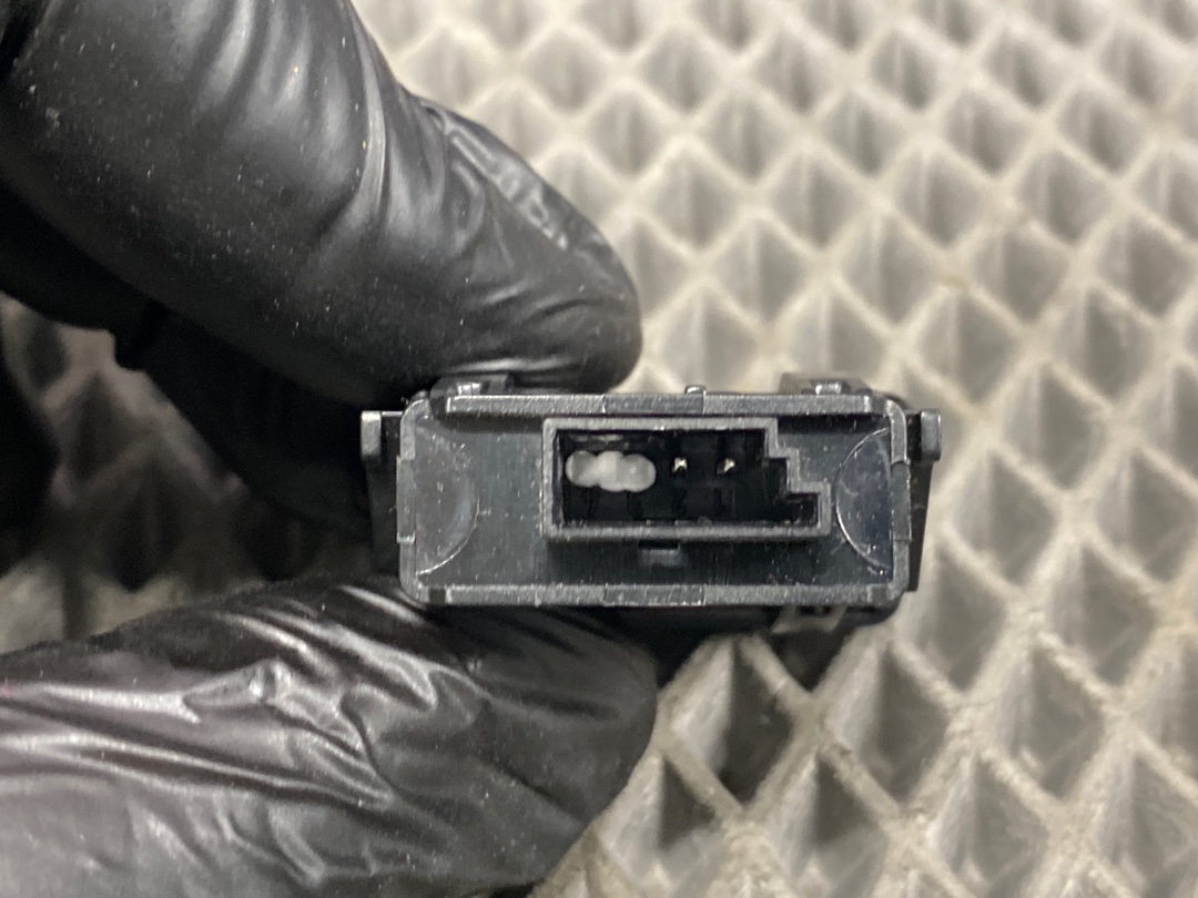 Кнопка открывания бардачка, 280 рублей, Красноярск