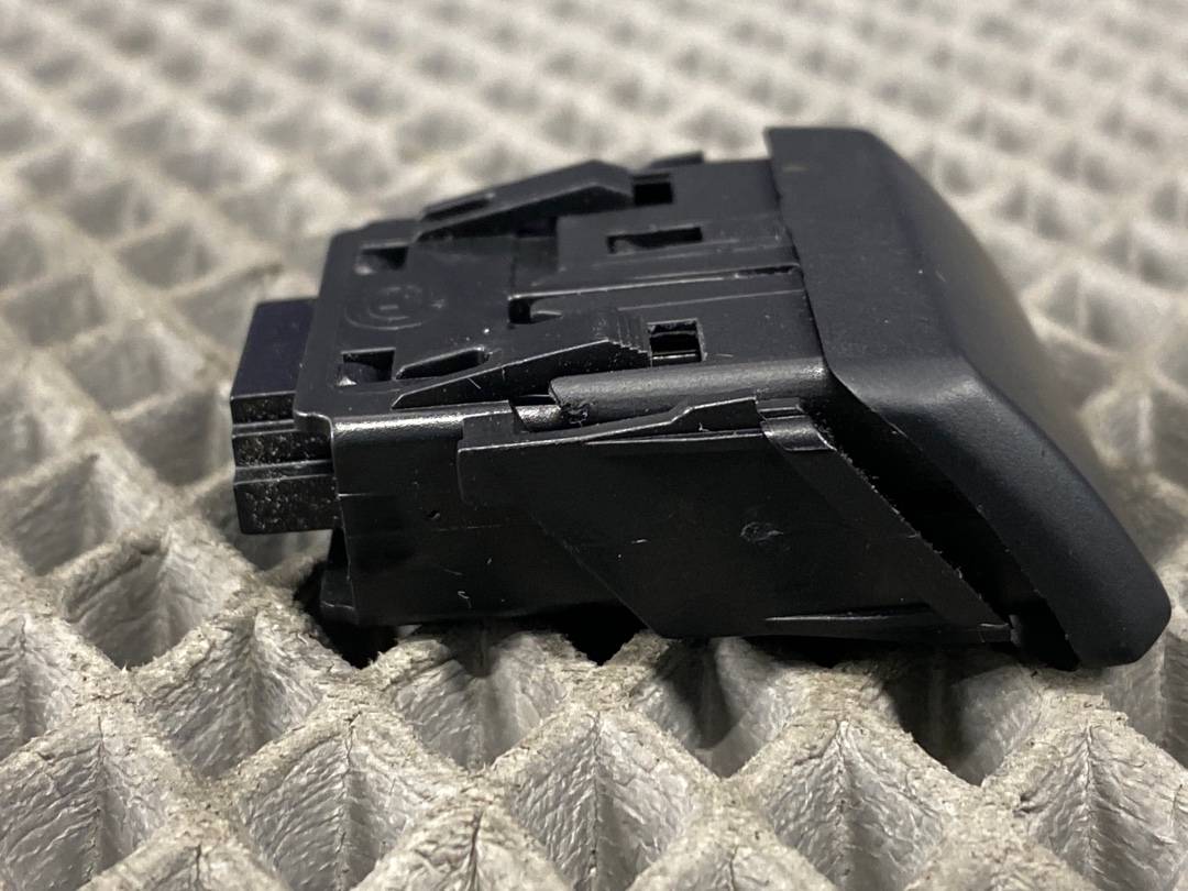 Кнопка открывания бардачка, 280 рублей, Красноярск