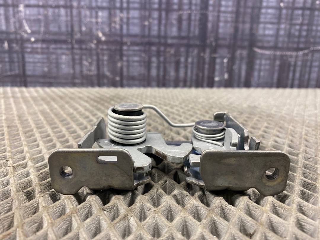 Замок капота, 960 рублей, Красноярск