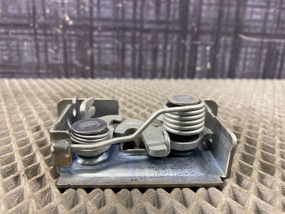 Замок капота, 960 рублей, Красноярск