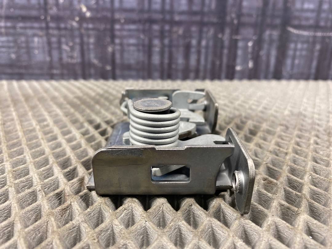 Замок капота, 960 рублей, Красноярск