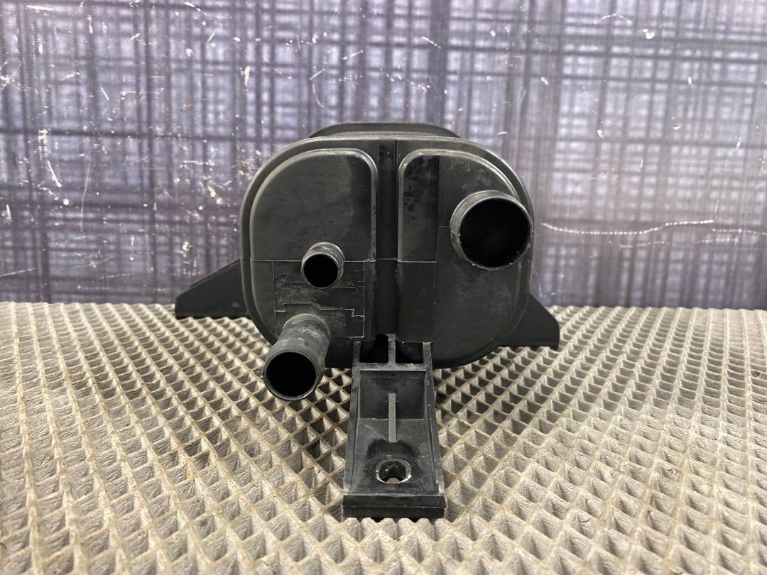 Адсорбер (фильтр паров топлива), 1372 рублей, Красноярск