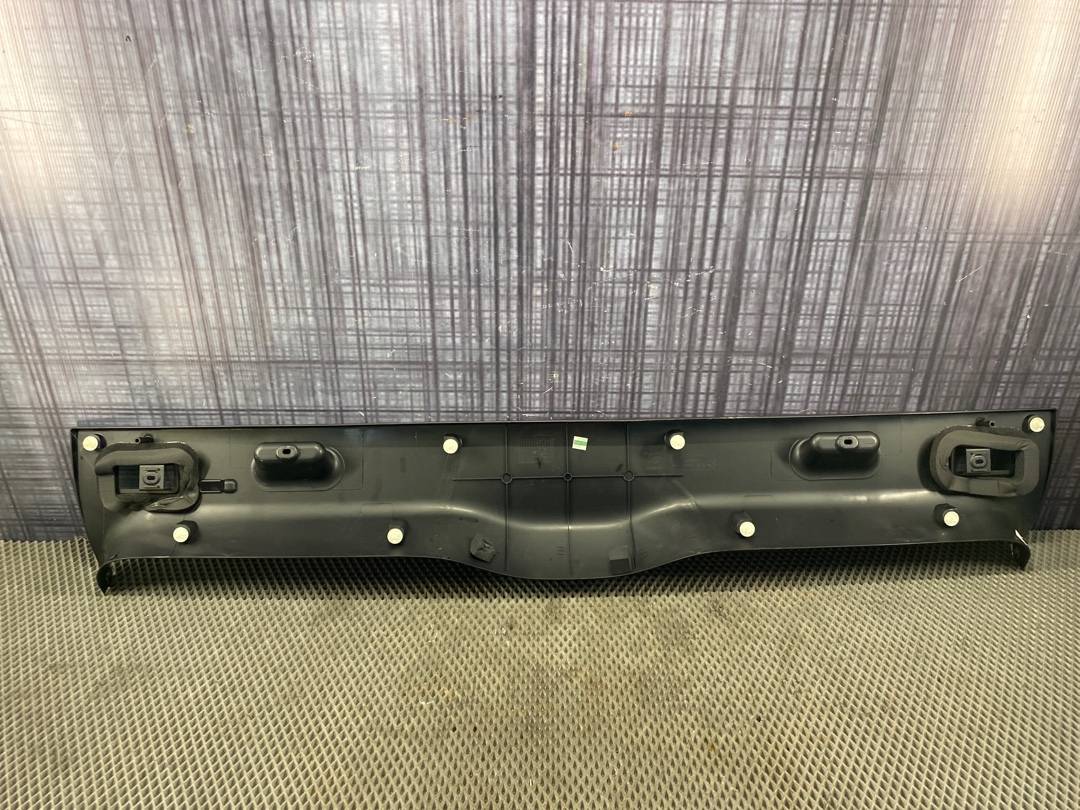 Пластик крышки багажника, 595 рублей, Красноярск