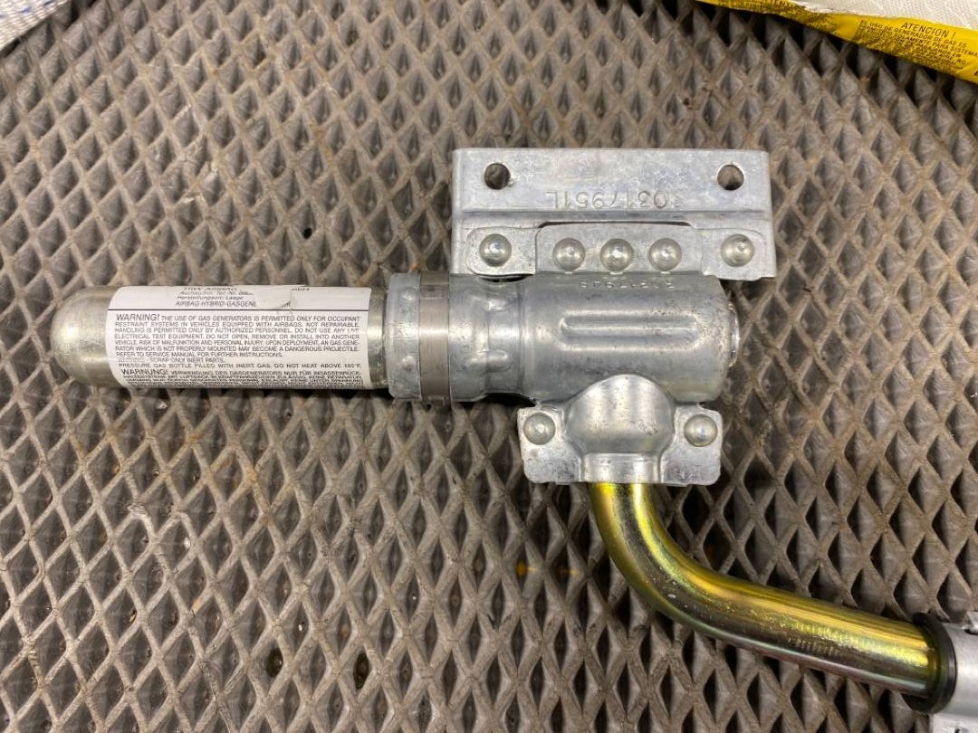 Подушка безопасности, 700 рублей, Красноярск