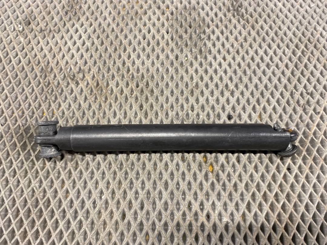 Амортизатор багажника, 280 рублей, Красноярск