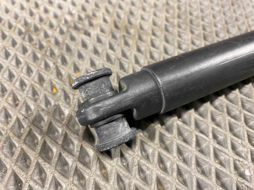 Амортизатор багажника, 280 рублей, Красноярск