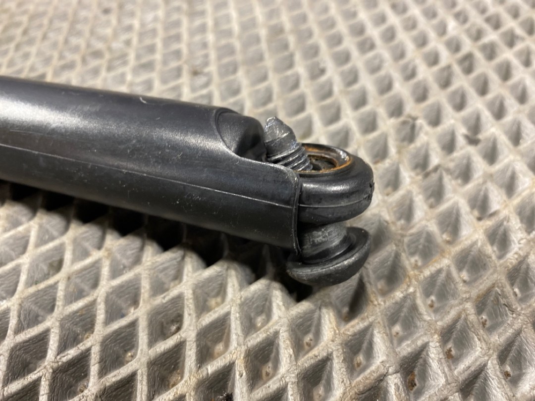 Амортизатор багажника, 280 рублей, Красноярск