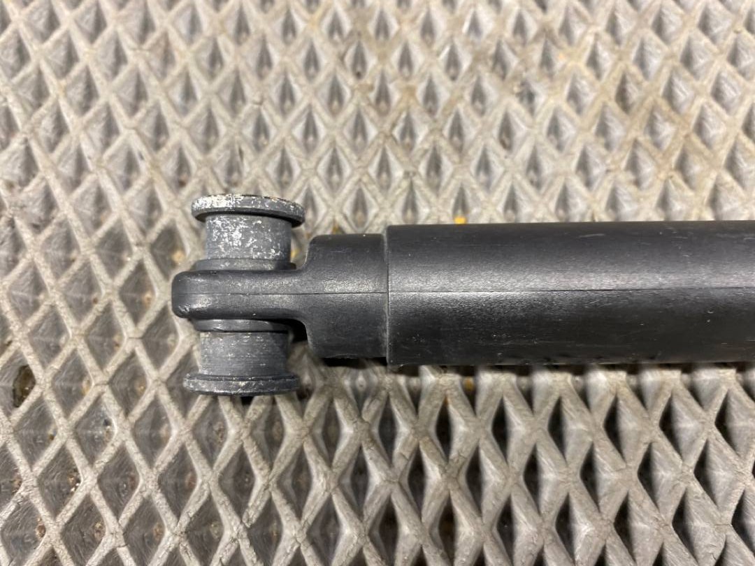 Амортизатор багажника, 280 рублей, Красноярск