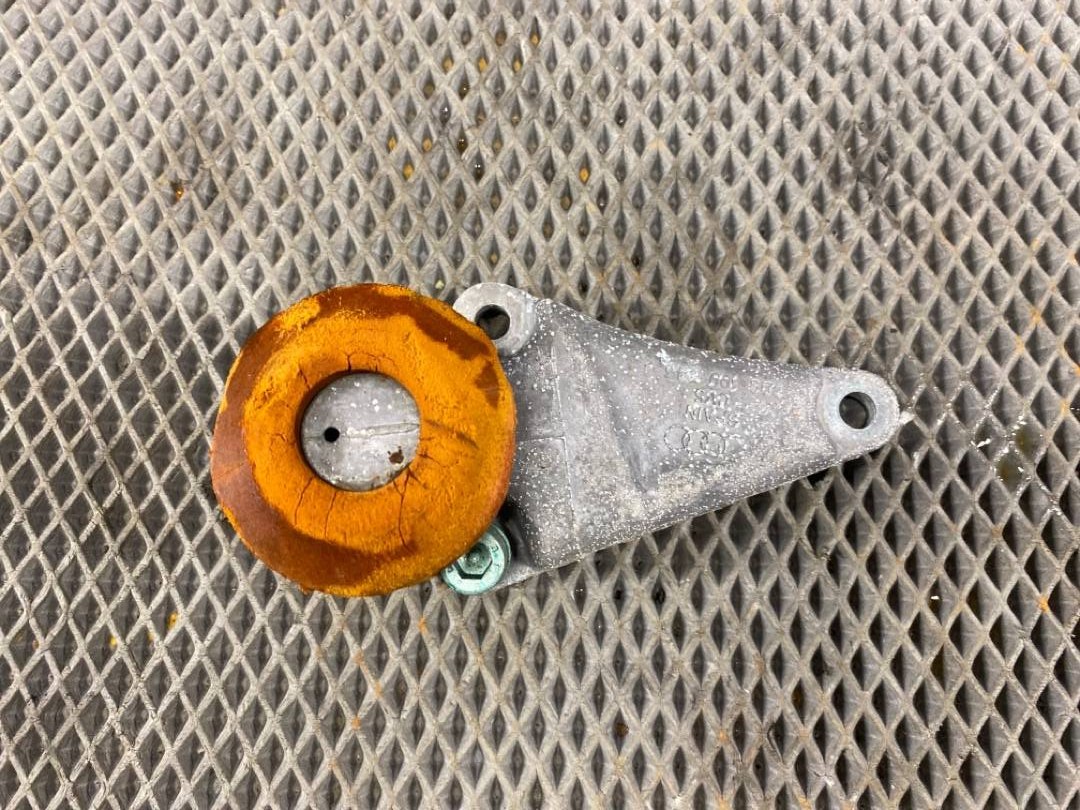 Кронштейн двигателя, 850 рублей, Красноярск