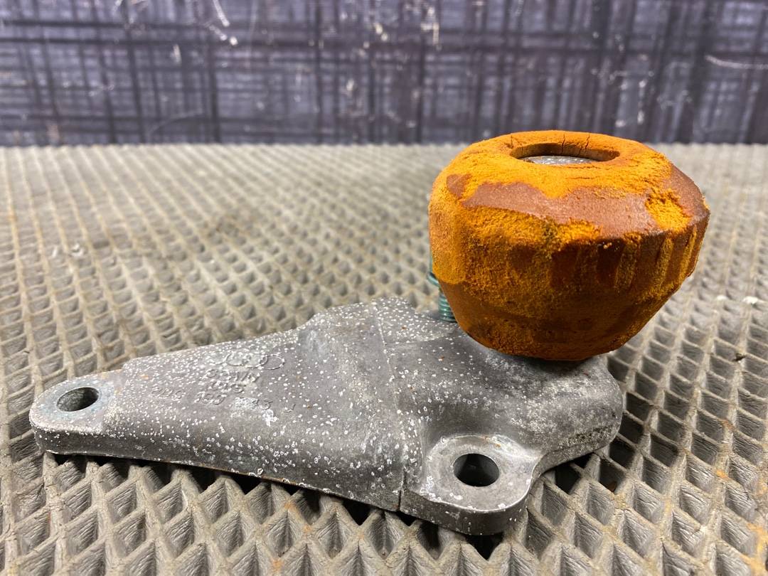 Кронштейн двигателя, 850 рублей, Красноярск