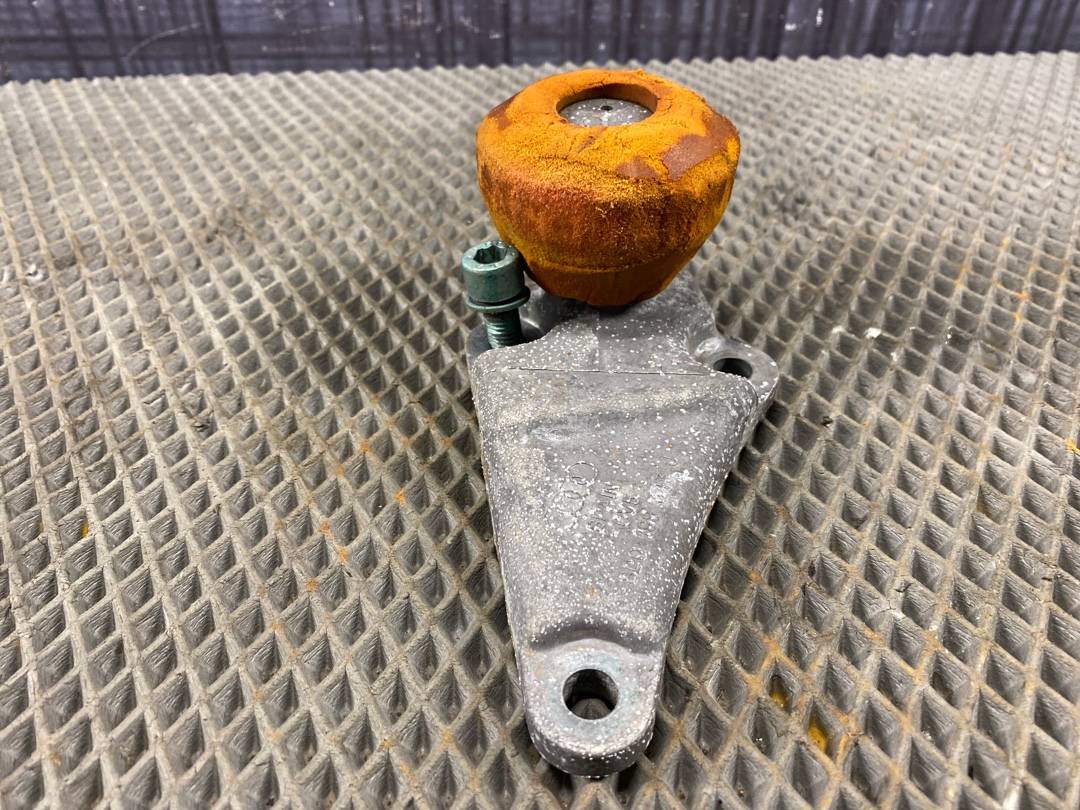 Кронштейн двигателя, 850 рублей, Красноярск