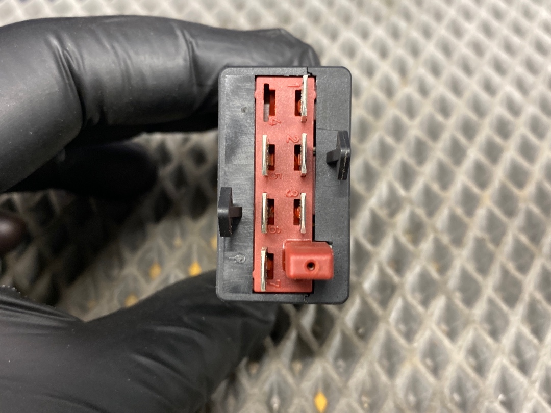 Кнопка подогрева сиденья, 1020 рублей, Красноярск