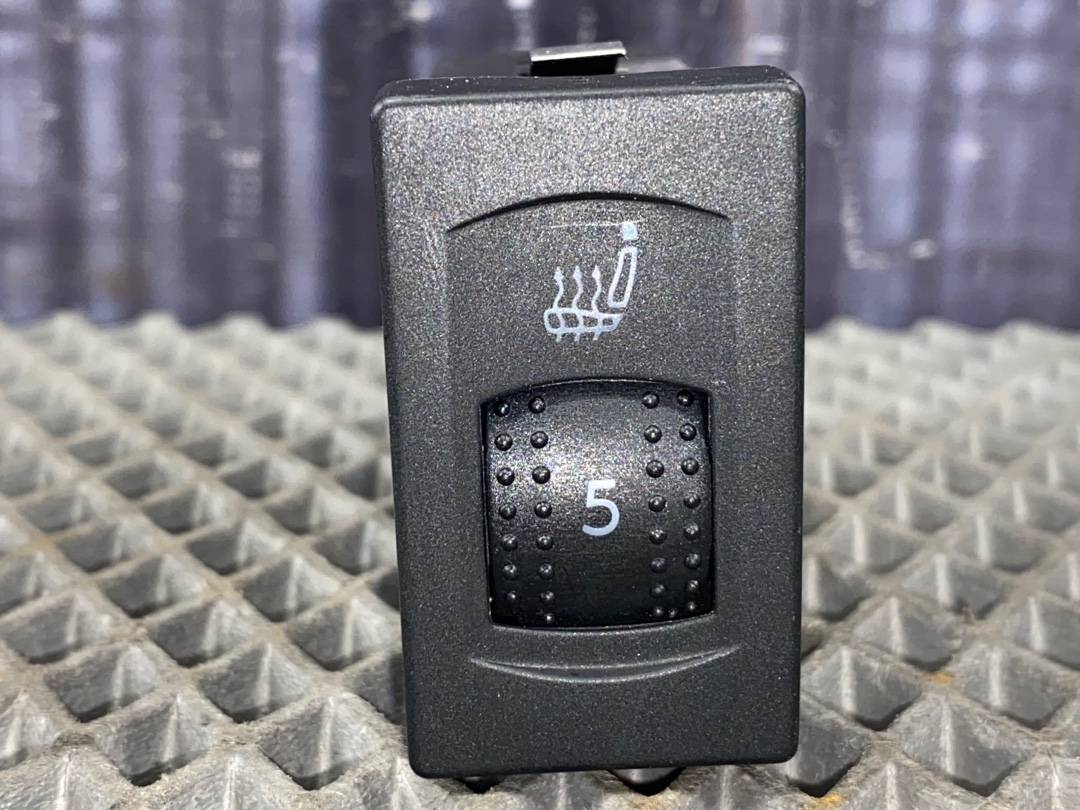 Кнопка подогрева сиденья, 1020 рублей, Красноярск