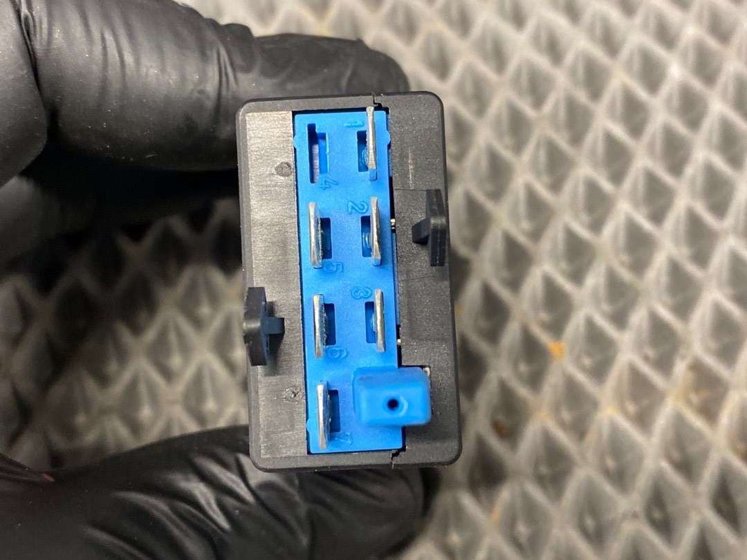 Кнопка подогрева сиденья, 1020 рублей, Красноярск