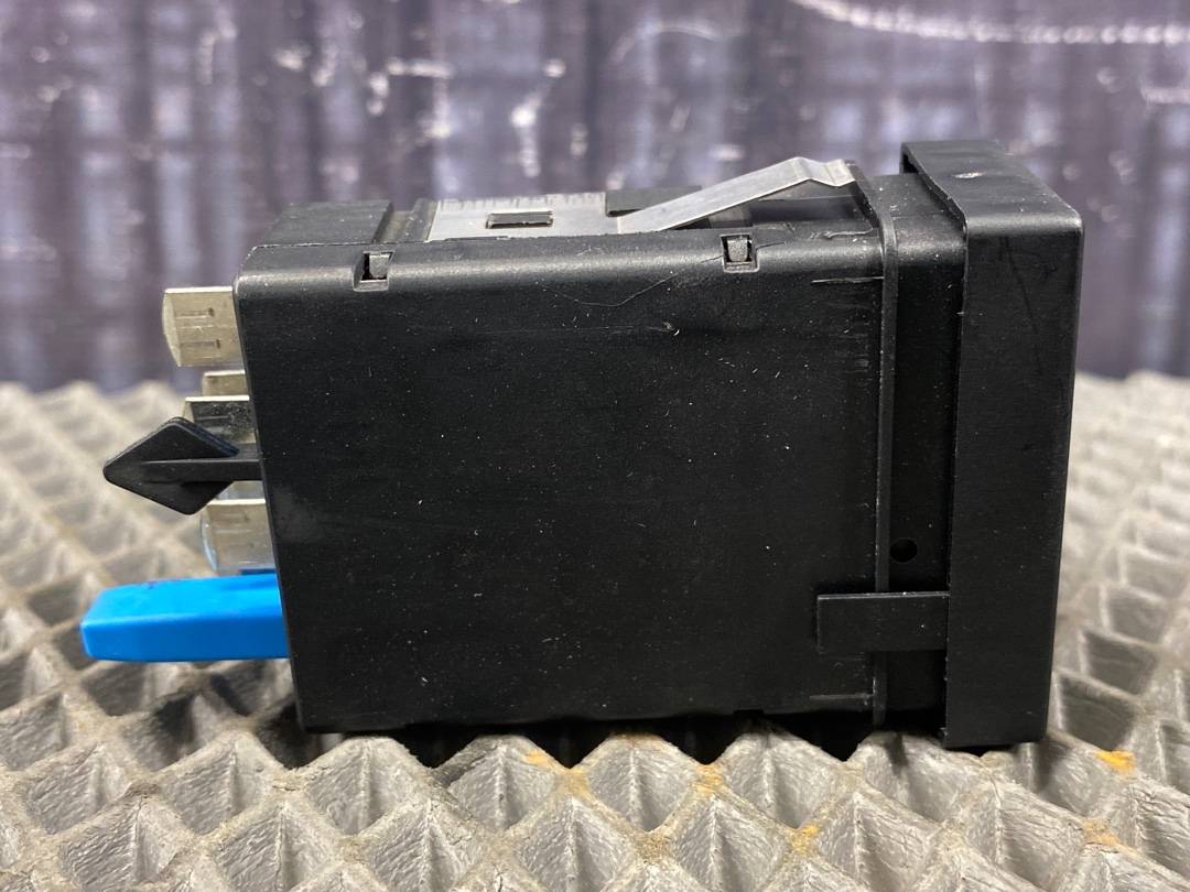 Кнопка подогрева сиденья, 1020 рублей, Красноярск