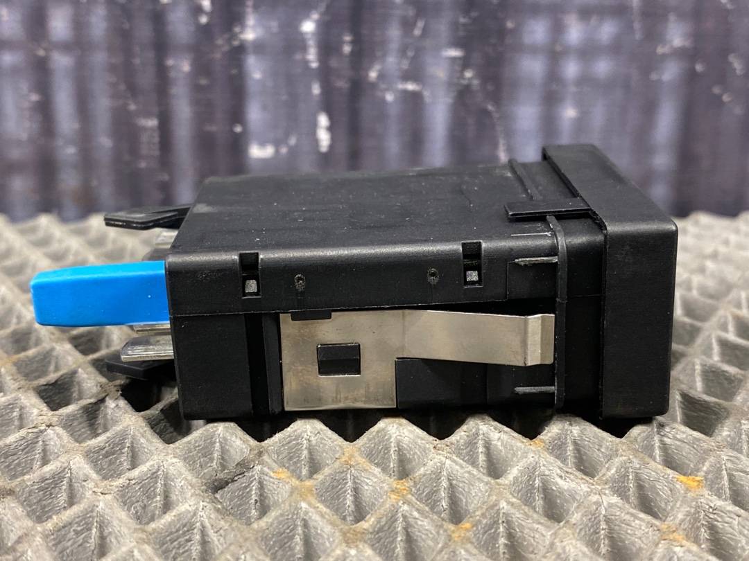 Кнопка подогрева сиденья, 1020 рублей, Красноярск