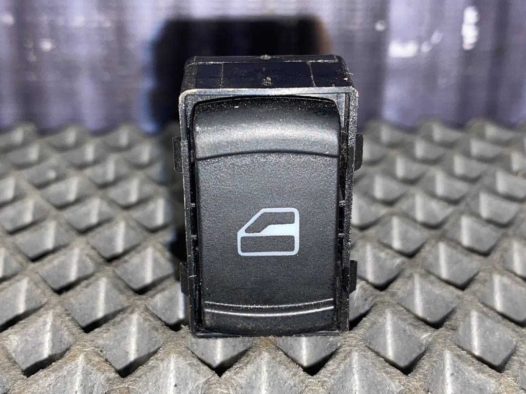 Кнопка стеклоподъемника, 383 рублей, Красноярск