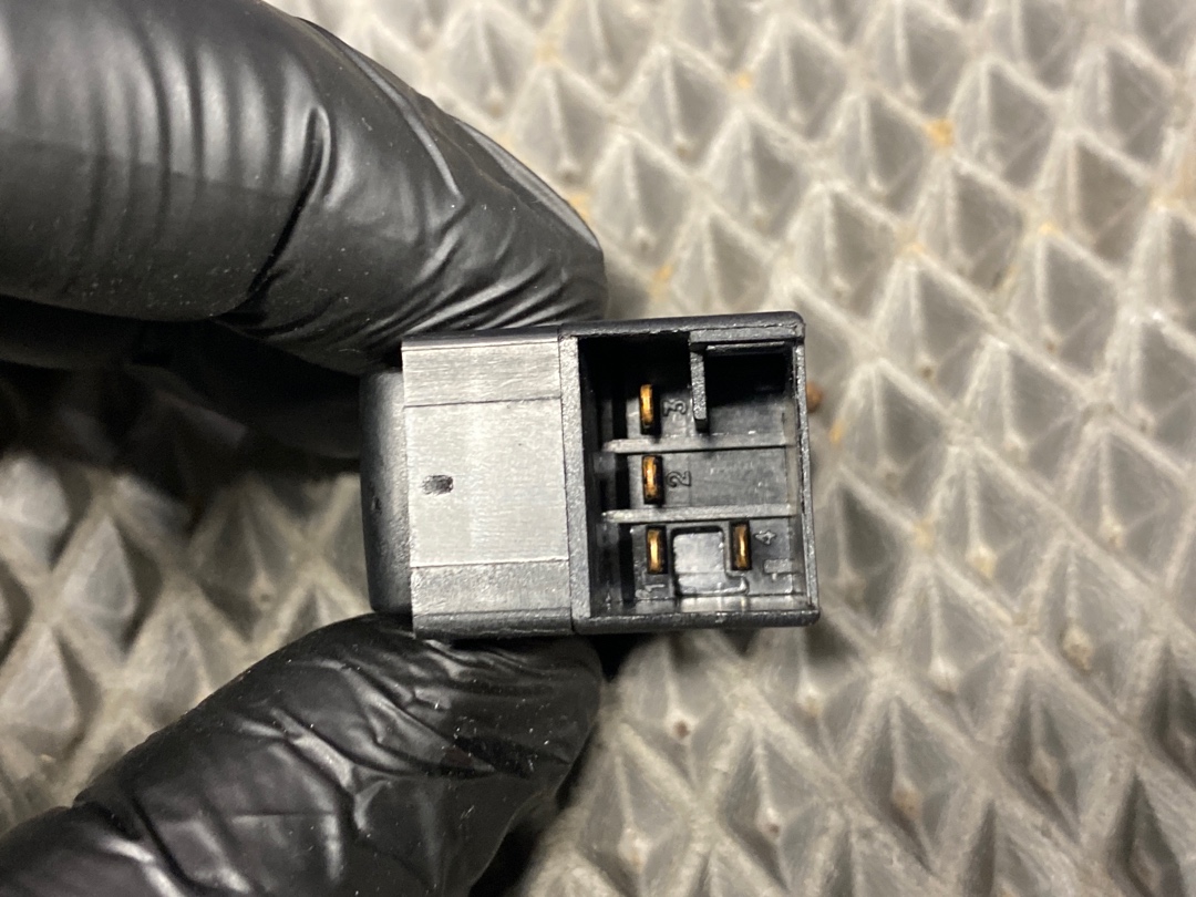 Кнопка стеклоподъемника, 383 рублей, Красноярск