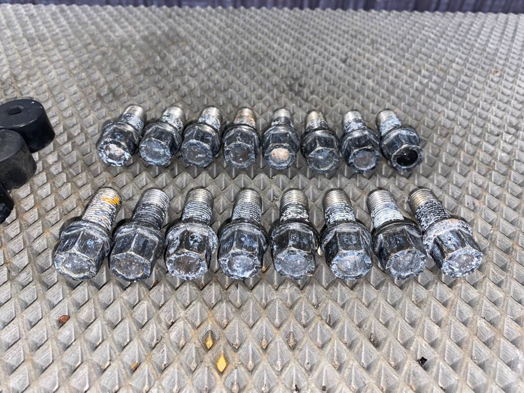 Комплект колесных болтов, 1700 рублей, Красноярск