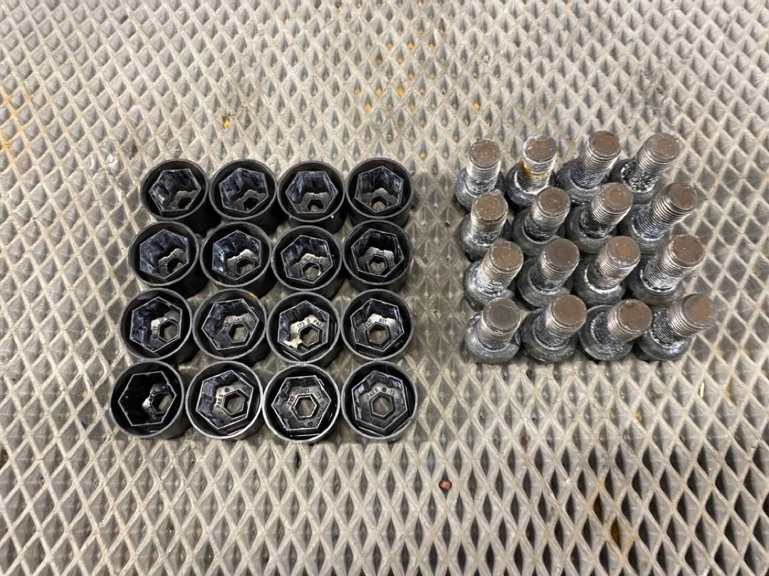 Комплект колесных болтов, 1700 рублей, Красноярск