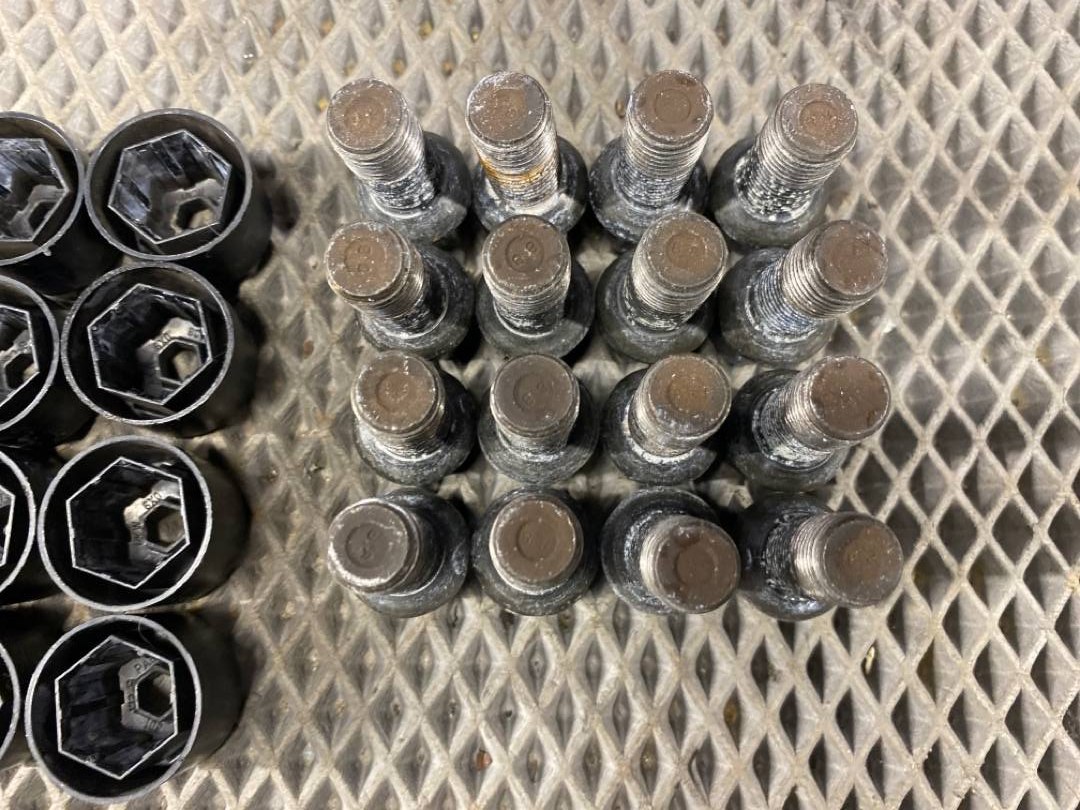 Комплект колесных болтов, 1700 рублей, Красноярск