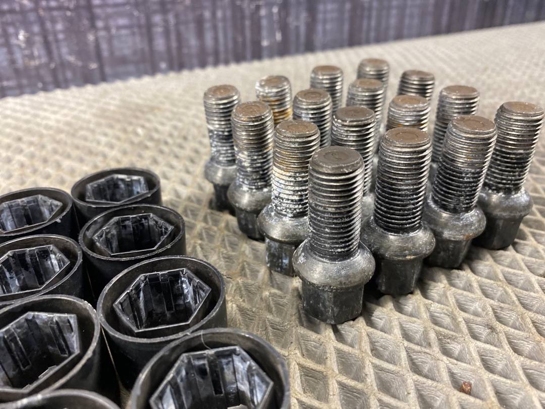 Комплект колесных болтов, 1700 рублей, Красноярск