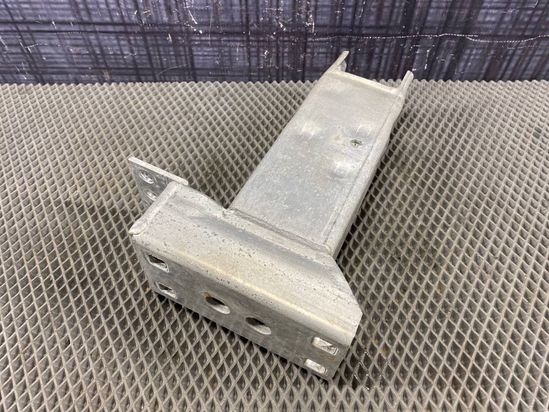 Кронштейн усилителя бампера, 1440 рублей, Красноярск