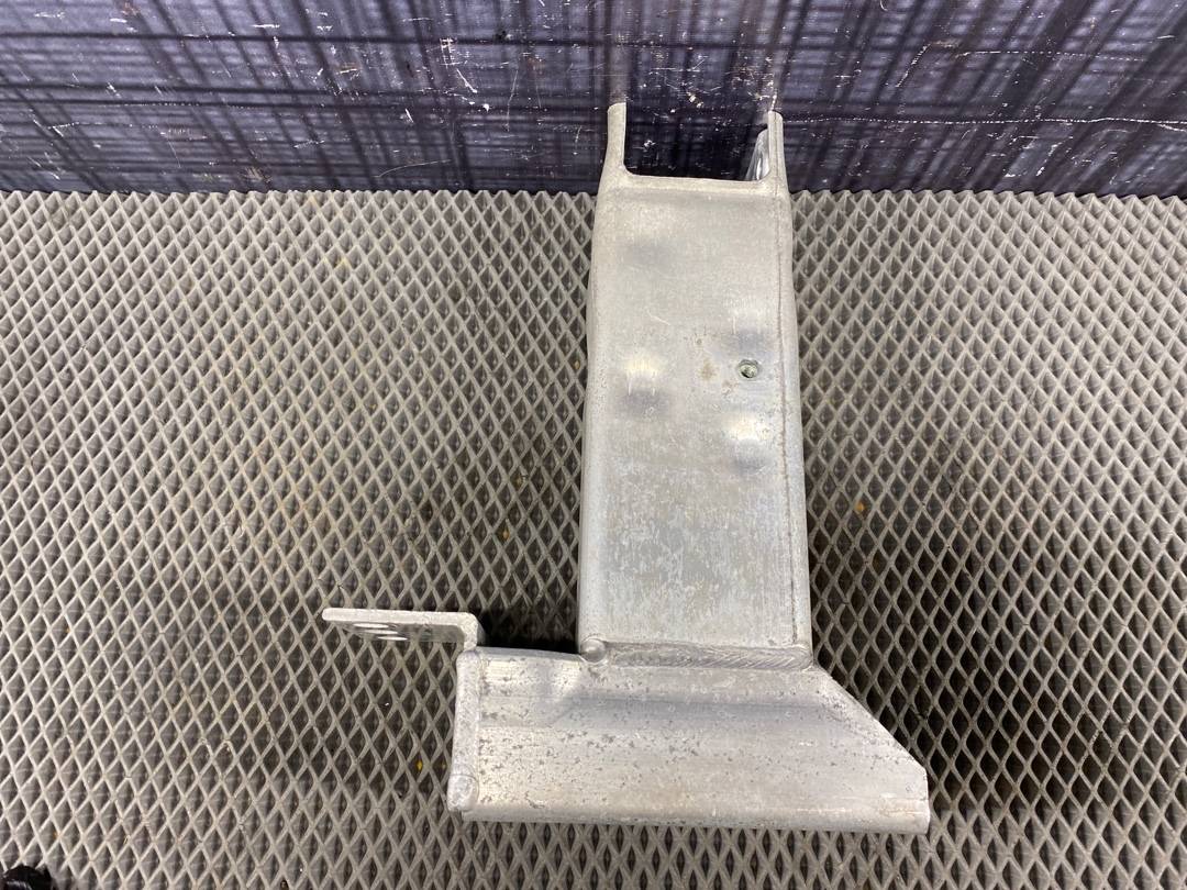 Кронштейн усилителя бампера, 1440 рублей, Красноярск