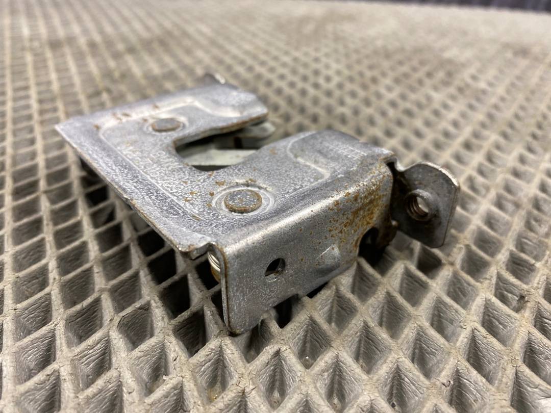 Замок капота, 944 рублей, Красноярск