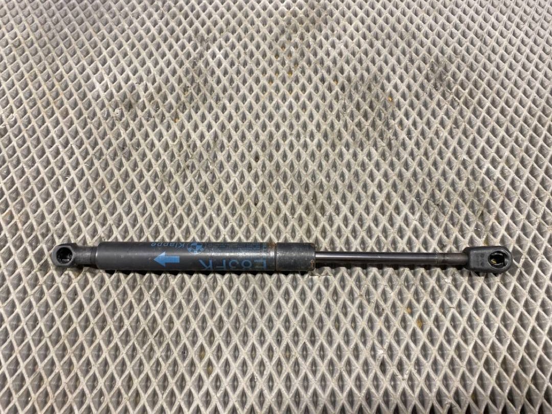 Амортизатор капота, 688 рублей, Красноярск