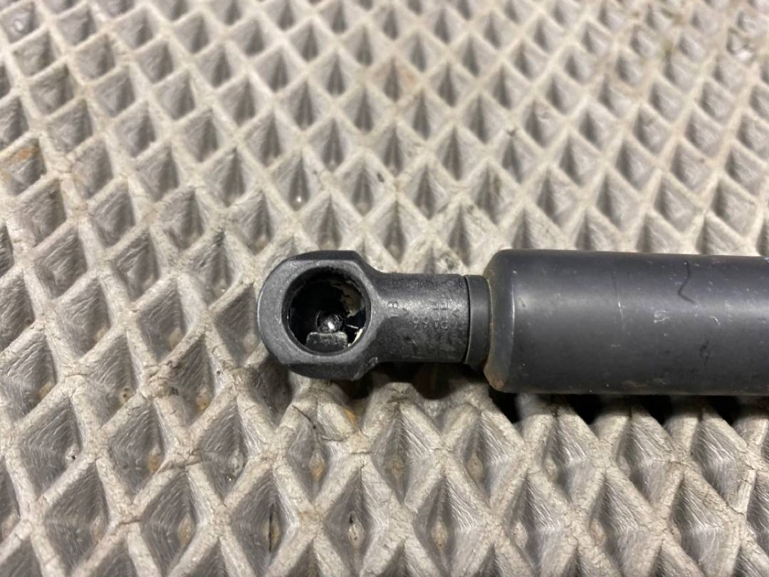 Амортизатор капота, 688 рублей, Красноярск