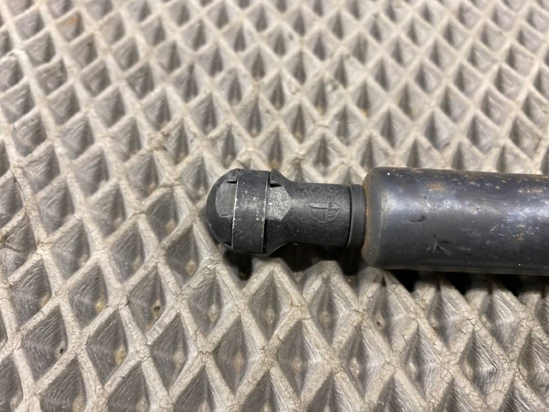 Амортизатор капота, 688 рублей, Красноярск