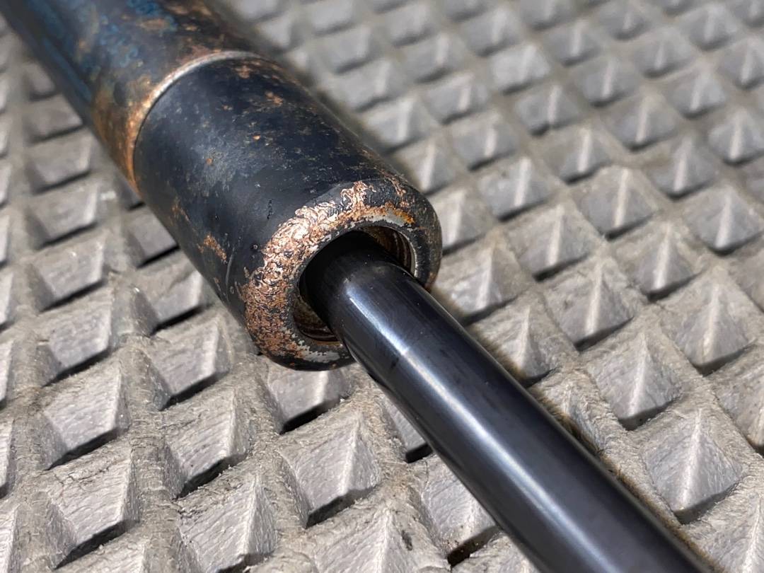 Амортизатор капота, 688 рублей, Красноярск