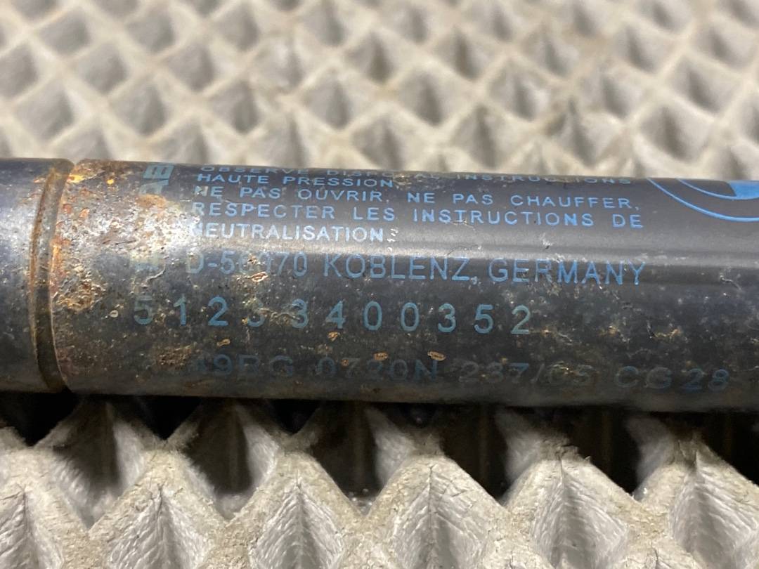 Амортизатор капота, 688 рублей, Красноярск