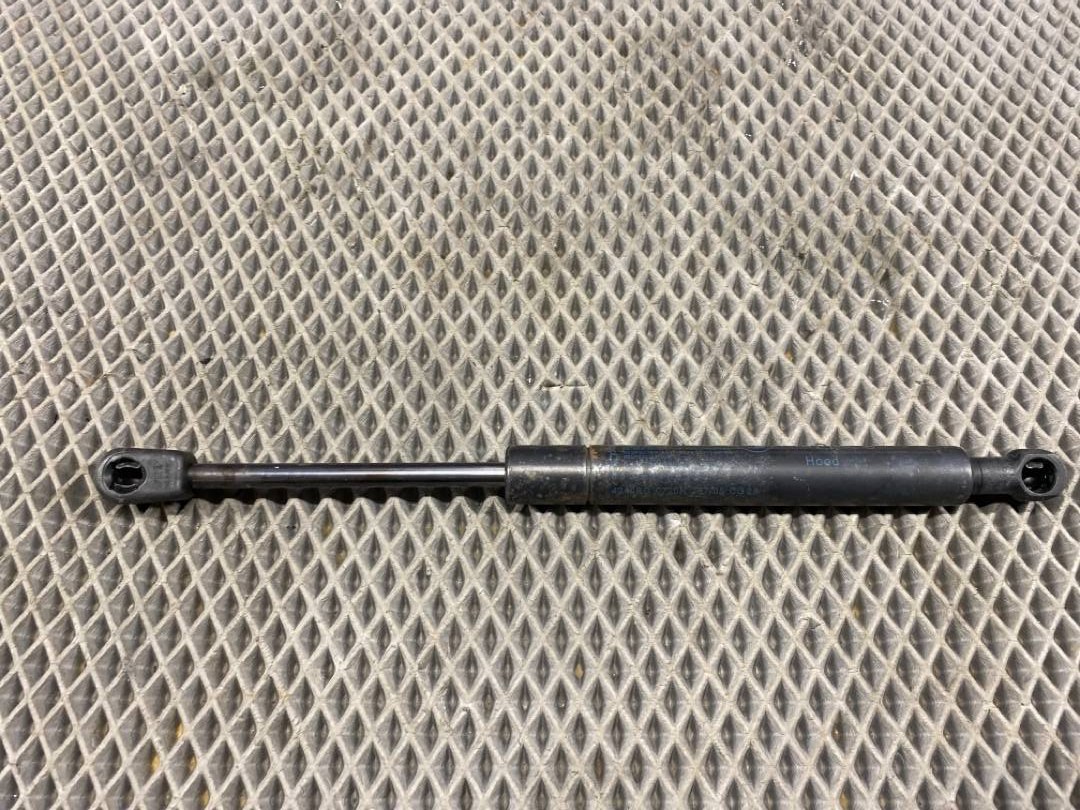 Амортизатор капота, 688 рублей, Красноярск