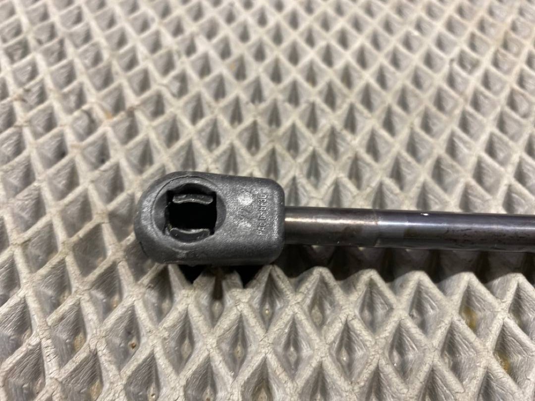 Амортизатор капота, 688 рублей, Красноярск