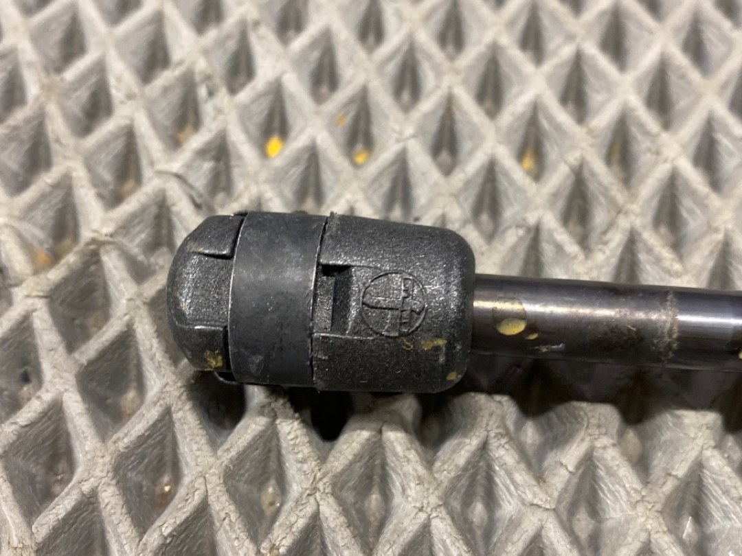 Амортизатор капота, 688 рублей, Красноярск