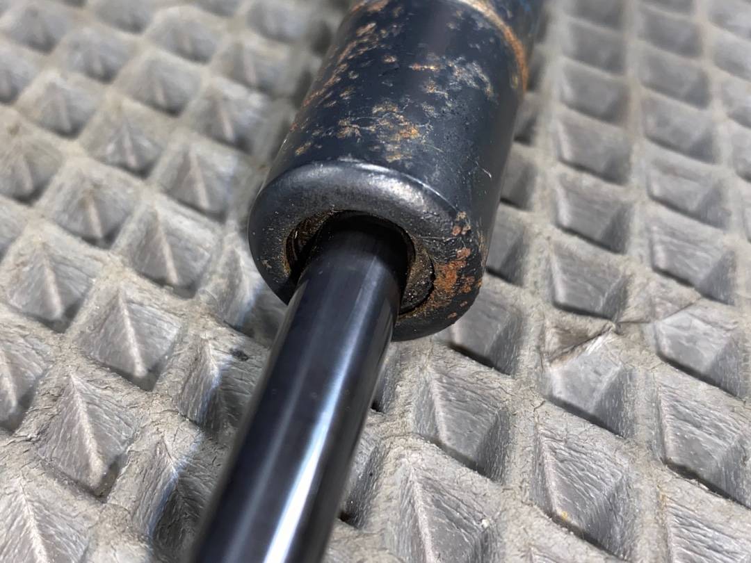 Амортизатор капота, 688 рублей, Красноярск